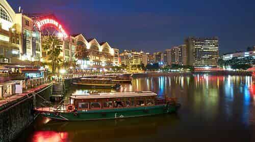 Clarke Quay - 9 minutes' walk from Hill House Condo