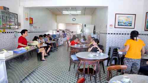 Chin Mee Chin Confectionery offers a variety of traditional bakes and is located near Tembusu Grand condo.