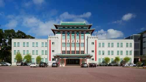 Chung Cheng High School is located near Tembusu Grand condo.